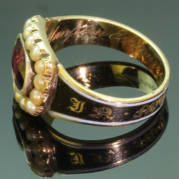 Gold Georgian antique mourning ring or memory ring from the antique jewelry collection of www.adin.be